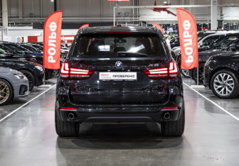 Подержанный автомобиль BMW X5 2015 года (9 фото)