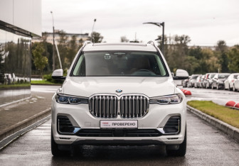 Подержанный автомобиль BMW X7 2020 года (4 фото)