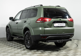 Подержанный автомобиль Mitsubishi Pajero Sport 2013 года (7 фото)