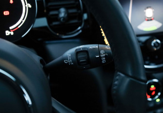 Подержанный автомобиль MINI Hatch 2021 года (12 фото)