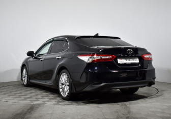 Подержанный автомобиль Toyota Camry Sedan 2018 года (7 фото)