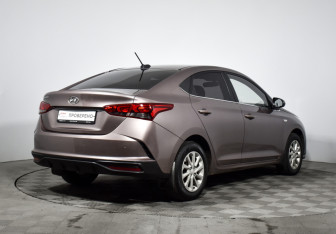Подержанный автомобиль Hyundai Solaris Sedan 2021 года (5 фото)