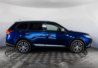 Подержанный автомобиль Mitsubishi Outlander 2015 года (4 фото)