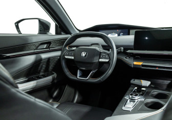 Подержанный автомобиль Changan UNI-V 2023 года (15 фото)