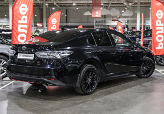 Подержанный автомобиль Toyota Camry Sedan 2021 года (5 фото)
