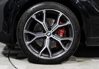 Подержанный автомобиль BMW X6 2020 года (31 фото)
