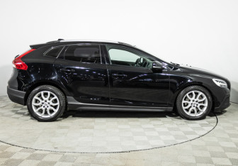 Подержанный автомобиль Volvo V40 Cross Country 2017 года (4 фото)