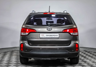 Подержанный автомобиль Kia Sorento 2013 года (6 фото)
