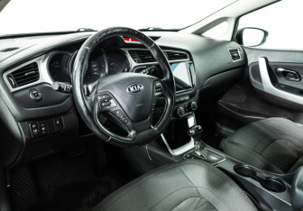 Подержанный автомобиль Kia Ceed Wagon 2018 года (11 фото)