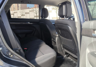 Подержанный автомобиль Kia Sorento 2017 года (13 фото)