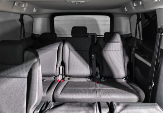 Подержанный автомобиль Peugeot Traveller 2021 года (13 фото)