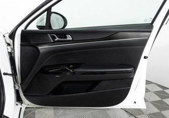 Подержанный автомобиль Kia K5 2022 года (32 фото)