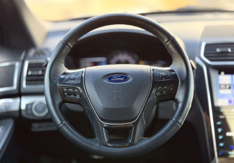 Подержанный автомобиль Ford Explorer 2019 года (13 фото)