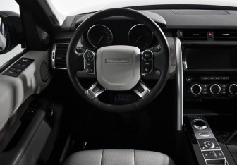 Подержанный автомобиль Land Rover Discovery 2017 года (17 фото)