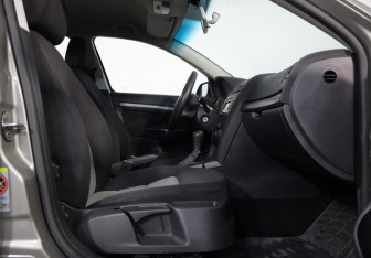 Подержанный автомобиль Skoda Octavia Liftback 2008 года (14 фото)