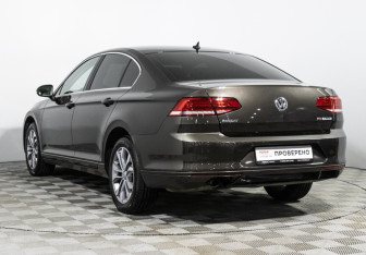 Подержанный автомобиль Volkswagen Passat Sedan 2017 года (7 фото)