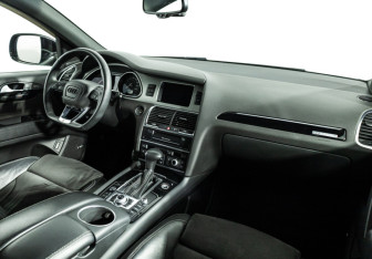 Подержанный автомобиль Audi Q7 2014 года (9 фото)