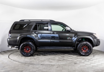 Подержанный автомобиль Toyota 4Runner 2009 года (4 фото)