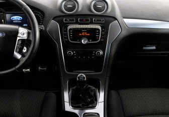 Подержанный автомобиль Ford Mondeo Sedan 2013 года (13 фото)