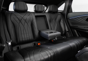 Подержанный автомобиль Exeed RX 2025 года (30 фото)