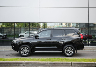 Подержанный автомобиль Toyota Land Cruiser Prado 2018 года (9 фото)