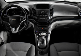 Подержанный автомобиль Chevrolet Orlando 2013 года (15 фото)