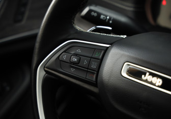 Подержанный автомобиль Jeep Grand Cherokee 2022 года (15 фото)