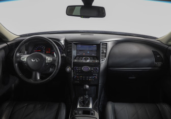 Подержанный автомобиль Infiniti FX 2008 года (9 фото)