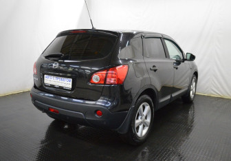 Подержанный автомобиль Nissan Qashqai+2 2008 года (5 фото)