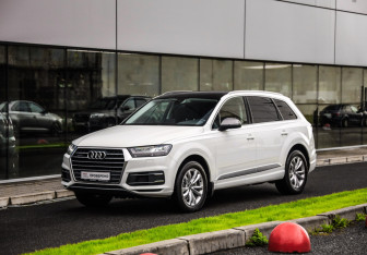 Подержанный автомобиль Audi Q7 2016 года (3 фото)