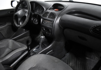 Подержанный автомобиль Peugeot 206 Sedan 2009 года (11 фото)