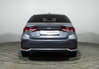 Подержанный автомобиль Toyota Corolla Sedan 2019 года (6 фото)