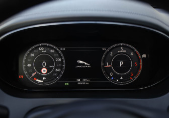 Подержанный автомобиль Jaguar E-Pace 2019 года (14 фото)