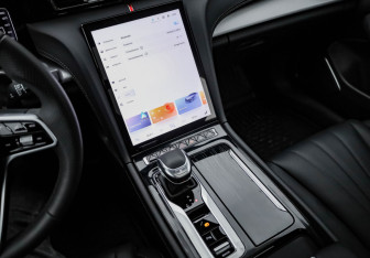 Подержанный автомобиль Hongqi H5 2024 года (22 фото)