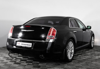 Подержанный автомобиль Chrysler 300C Sedan 2012 года (7 фото)