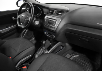 Подержанный автомобиль Kia Rio Sedan 2016 года (14 фото)