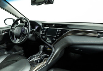 Подержанный автомобиль Toyota Camry Sedan 2019 года (9 фото)