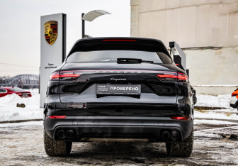 Подержанный автомобиль Porsche Cayenne 2019 года (9 фото)