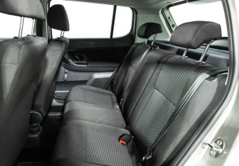 Подержанный автомобиль Skoda Fabia Hatchback 2014 года (10 фото)