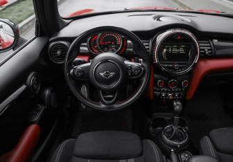 Подержанный автомобиль MINI Hatch 2016 года (13 фото)