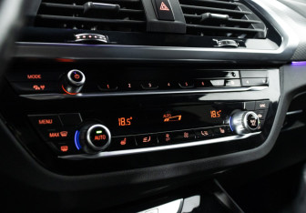 Подержанный автомобиль BMW X3 2021 года (17 фото)