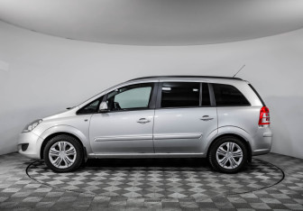 Подержанный автомобиль Opel Zafira Compactvan 2012 года (8 фото)