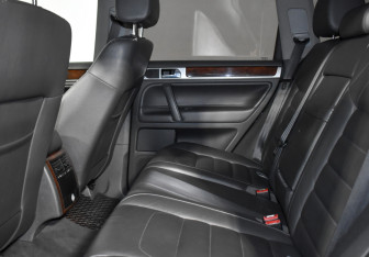 Подержанный автомобиль Volkswagen Touareg 2008 года (13 фото)