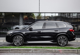 Подержанный автомобиль BMW X1 2024 года (9 фото)