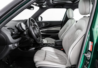Подержанный автомобиль MINI Clubman Wagon 2019 года (19 фото)