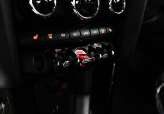 Подержанный автомобиль MINI Hatch 2021 года (20 фото)