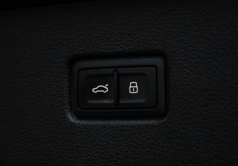 Подержанный автомобиль Audi Q7 2016 года (39 фото)