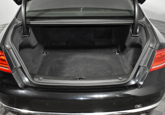 Подержанный автомобиль Audi A8 2012 года (23 фото)