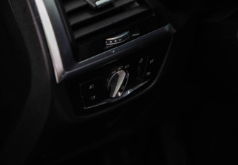 Подержанный автомобиль BMW X3 2018 года (24 фото)