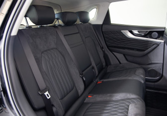 Подержанный автомобиль Hongqi HS5 2024 года (12 фото)